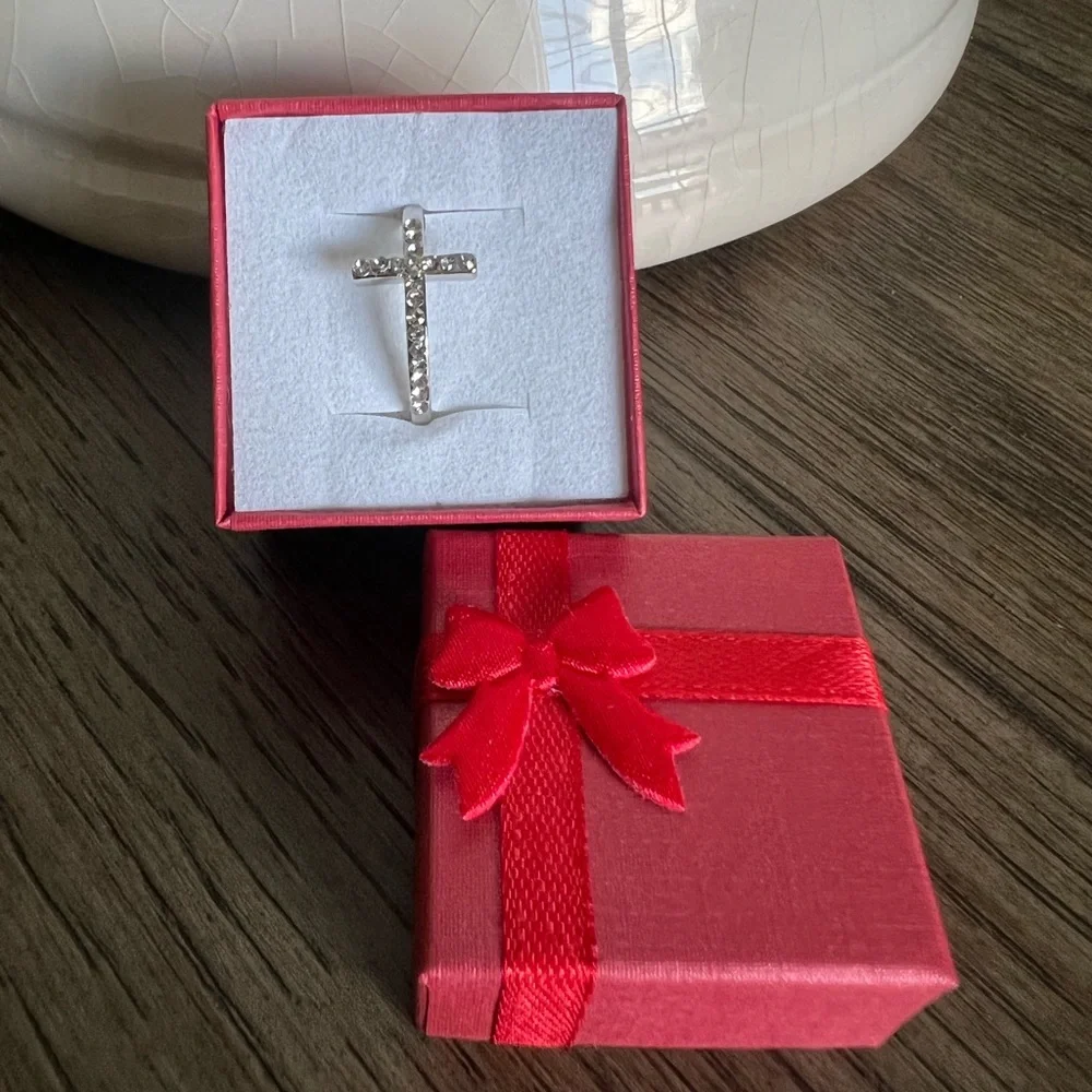 Gorgeous Cross Ring